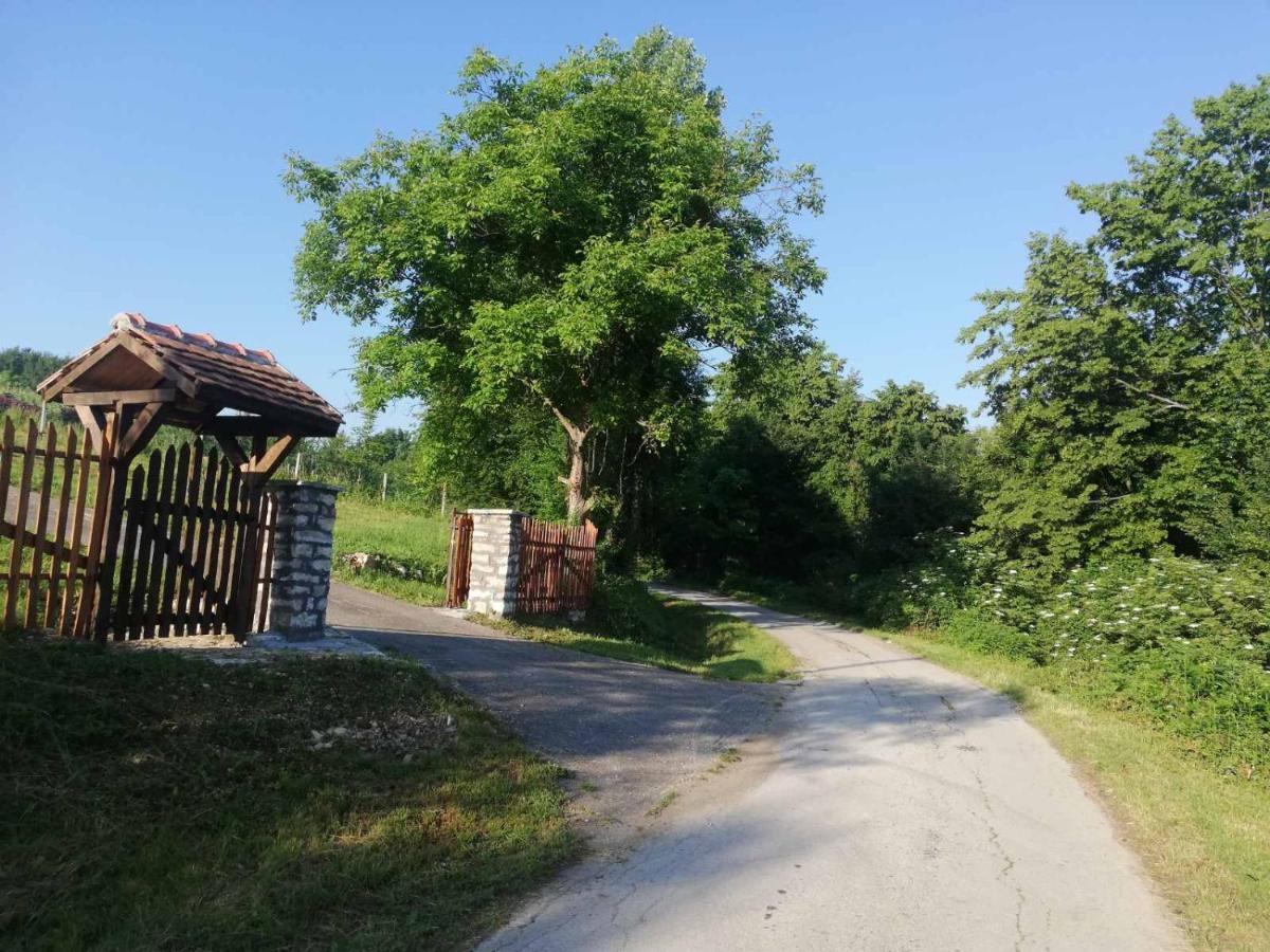 Villa Vikendica I Vajat Vrbica Kalesija Exterior foto
